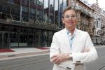 Amsterdam 24 mei 2018
Hans Cornelisse voor het Delamar theater.
