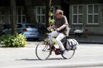 Amsterdam 11 mei 2018 
Ivo Niehe op zijn (dames)fiets