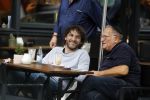 Amsterdam 31 mei 2018
Javier Guzman op terras met â€¦..