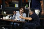 Amsterdam 31 mei 2018
Javier Guzman op terras met â€¦..