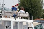 Amsterdam / Loosdrecht 12 mei 2018
Jeroen Pauw en zijn vriendin Zoe doen boodschappen in Amsterdam waarna ze naar hun boot in Loosdrecht rijden.