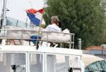 Amsterdam / Loosdrecht 12 mei 2018
Jeroen Pauw en zijn vriendin Zoe doen boodschappen in Amsterdam waarna ze naar hun boot in Loosdrecht rijden.