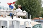 Amsterdam / Loosdrecht 12 mei 2018
Jeroen Pauw en zijn vriendin Zoe doen boodschappen in Amsterdam waarna ze naar hun boot in Loosdrecht rijden.