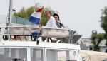 Amsterdam / Loosdrecht 12 mei 2018
Jeroen Pauw en zijn vriendin Zoe doen boodschappen in Amsterdam waarna ze naar hun boot in Loosdrecht rijden.