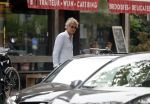 Amsterdam / Loosdrecht 12 mei 2018
Jeroen Pauw en zijn vriendin Zoe doen boodschappen in Amsterdam waarna ze naar hun boot in Loosdrecht rijden.