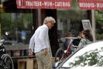 Amsterdam / Loosdrecht 12 mei 2018
Jeroen Pauw en zijn vriendin Zoe doen boodschappen in Amsterdam waarna ze naar hun boot in Loosdrecht rijden.