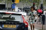 Amsterdam / Loosdrecht 12 mei 2018
Jeroen Pauw en zijn vriendin Zoe doen boodschappen in Amsterdam waarna ze naar hun boot in Loosdrecht rijden.