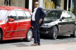 Amsterdam 28 mei 2018
John Leerdam pint geld op de beethovenstraat.