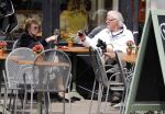 Amsterdam 5 juni 2018
John v d Rest mnet (een) vriendin op terras.