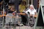 Amsterdam 5 juni 2018
John v d Rest mnet (een) vriendin op terras.