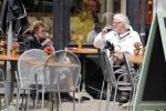 Amsterdam 5 juni 2018
John v d Rest mnet (een) vriendin op terras.
