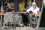 Amsterdam 5 juni 2018
John v d Rest mnet (een) vriendin op terras.