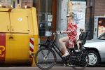 Amsterdam 7 mei 2018
Jolanda v d Berg met dochter op de fiets