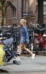 Amsterdam 25 mei 2018
Kimberley Klaver wandelend op straat