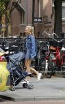 Amsterdam 25 mei 2018
Kimberley Klaver wandelend op straat