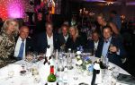 Utrecht 2 juni 2018
Gala van Wesley Sneijder in Hoptel v d Valk. Wesley kreeg een belangrijke onderscheiding van de gemeente Utrecht buit bhanden van Burgemeester Jan v Zanen. Yolanthe Sneijder Cabau v Kasbergen feliciteerde hem. Lesley de Ruijter met oa Louis Cirkel