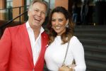 Utrecht 2 juni 2018
Gala van Wesley Sneijder in Hoptel v d Valk. Wesley kreeg een belangrijke onderscheiding van de gemeente Utrecht buit bhanden van Burgemeester Jan v Zanen. Yolanthe Sneijder Cabau v Kasbergen feliciteerde hem. Marcel Boekhoorn met zijn vriendin Rebecca Cabau
