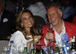 Utrecht 2 juni 2018
Gala van Wesley Sneijder in Hoptel v d Valk. Wesley kreeg een belangrijke onderscheiding van de gemeente Utrecht buit bhanden van Burgemeester Jan v Zanen. Yolanthe Sneijder Cabau v Kasbergen feliciteerde hem. Marcel Boekhoorn met zijn vriendin Rebecca Cabau