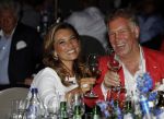 Utrecht 2 juni 2018
Gala van Wesley Sneijder in Hoptel v d Valk. Wesley kreeg een belangrijke onderscheiding van de gemeente Utrecht buit bhanden van Burgemeester Jan v Zanen. Yolanthe Sneijder Cabau v Kasbergen feliciteerde hem. Marcel Boekhoorn met zijn vriendin Rebecca Cabau