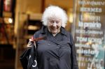 Amsterdam 22 mei 2018
Marjan Berk met bwandelstok op de pc hooftstraat.
