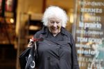 Amsterdam 22 mei 2018
Marjan Berk met bwandelstok op de pc hooftstraat.