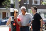 Amsterdam 6 juni 2018
Martin Garrix aan het winkelen met zijn vader en moeder (ouders)