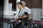 Amsterdam 6 juni 2018
Martin Garrix aan het winkelen met zijn vader en moeder (ouders)