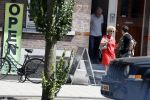 Amsterdam 6 juni 2018
Martin Garrix aan het winkelen met zijn vader en moeder (ouders)