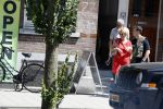 Amsterdam 6 juni 2018
Martin Garrix aan het winkelen met zijn vader en moeder (ouders)