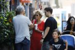 Amsterdam 6 juni 2018
Martin Garrix aan het winkelen met zijn vader en moeder (ouders)