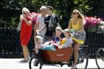 Amsterdam 6 juni 2018
Martin Garrix aan het winkelen met zijn vader en moeder (ouders)