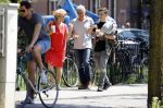 Amsterdam 6 juni 2018
Martin Garrix aan het winkelen met zijn vader en moeder (ouders)