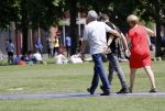 Amsterdam 6 juni 2018
Martin Garrix aan het winkelen met zijn vader en moeder (ouders)