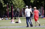 Amsterdam 6 juni 2018
Martin Garrix aan het winkelen met zijn vader en moeder (ouders)