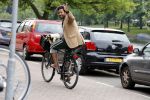 Amsterdam 23 mei 2018
Mike Libanon met blote voeten op de fiets.