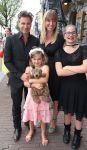 Amsterdam, 23 Augustus 2017 Premiere van Het Zwanenmeer
Nienke Romer met haar gezin en Karin Riethoven