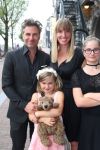 Amsterdam, 23 Augustus 2017 Premiere van Het Zwanenmeer
Nienke Romer met haar gezin en Karin Riethoven