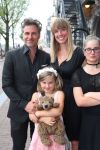 Amsterdam, 23 Augustus 2017 Premiere van Het Zwanenmeer
Nienke Romer met haar gezin en Karin Riethoven