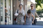 Maarssen  7 mei 2018
Noortje Herelaar (zwanger ) en Barry Atsma met zijn kinderen bij verloskundige