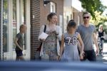 Maarssen  7 mei 2018
Noortje Herelaar (zwanger ) en Barry Atsma met zijn kinderen bij verloskundige