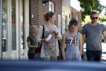 Maarssen  7 mei 2018
Noortje Herelaar (zwanger ) en Barry Atsma met zijn kinderen bij verloskundige