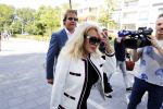Amsterdam 28 mei 2018
Rechtszaak Patricia Paay tegen Eendevanger en Geen Stijl.nl in rechtbank van Amsterdam. Patricia kwam met haar man Robbert Hinfelaar.