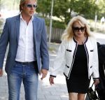 Amsterdam 28 mei 2018
Rechtszaak Patricia Paay tegen Geen Stijl en Eendevanger. Patricia kwam met haar man Robbert Hinfelaar naar de rechtbank in Amsterdam. Johan Vlemmix was ook aanwezig.