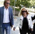 Amsterdam 28 mei 2018
Rechtszaak Patricia Paay tegen Geen Stijl en Eendevanger. Patricia kwam met haar man Robbert Hinfelaar naar de rechtbank in Amsterdam. Johan Vlemmix was ook aanwezig.