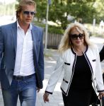 Amsterdam 28 mei 2018
Rechtszaak Patricia Paay tegen Geen Stijl en Eendevanger. Patricia kwam met haar man Robbert Hinfelaar naar de rechtbank in Amsterdam. Johan Vlemmix was ook aanwezig.