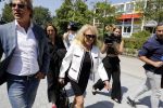 Amsterdam 28 mei 2018
Rechtszaak Patricia Paay tegen Geen Stijl en Eendevanger. Patricia kwam met haar man Robbert Hinfelaar naar de rechtbank in Amsterdam. Johan Vlemmix was ook aanwezig.