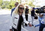 Amsterdam 28 mei 2018
Rechtszaak Patricia Paay tegen Geen Stijl en Eendevanger. Patricia kwam met haar man Robbert Hinfelaar naar de rechtbank in Amsterdam. Johan Vlemmix was ook aanwezig.