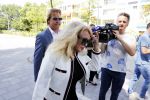 Amsterdam 28 mei 2018
Rechtszaak Patricia Paay tegen Geen Stijl en Eendevanger. Patricia kwam met haar man Robbert Hinfelaar naar de rechtbank in Amsterdam. Johan Vlemmix was ook aanwezig.