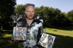 Eemnes 28 mei 2018
Golfwedstrijd ten bate van Warchild met oa Victor Reinier Toine v Peperstraten Mariska v Kolck en Frits Sissing. Kunstenaar Pim Smit maakt samen met victor Reinier een schilderij .