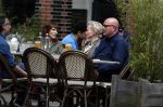 Amsterdam 24 mei 2018
Renee Soutendijk en haar man Thed Lensen met vrienden op terras